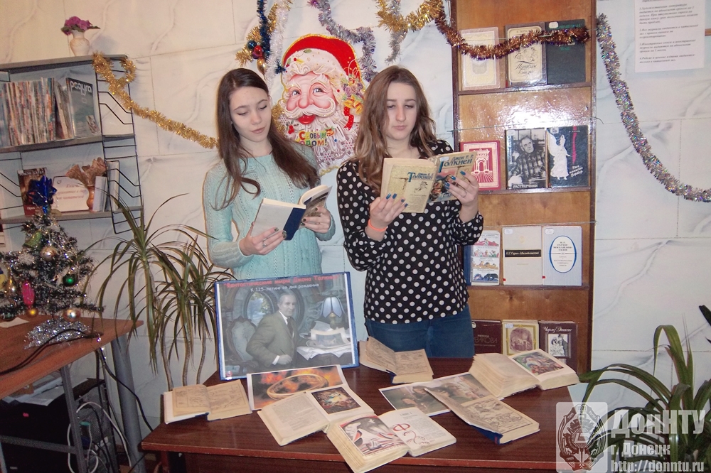 Книжная выставка «Фантастические миры Джона Толкиена»