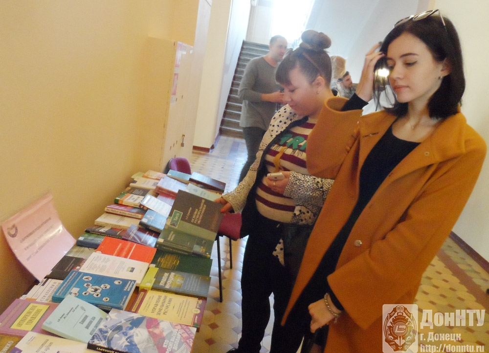 Студенты третьего курса инженерно-экономического факультета