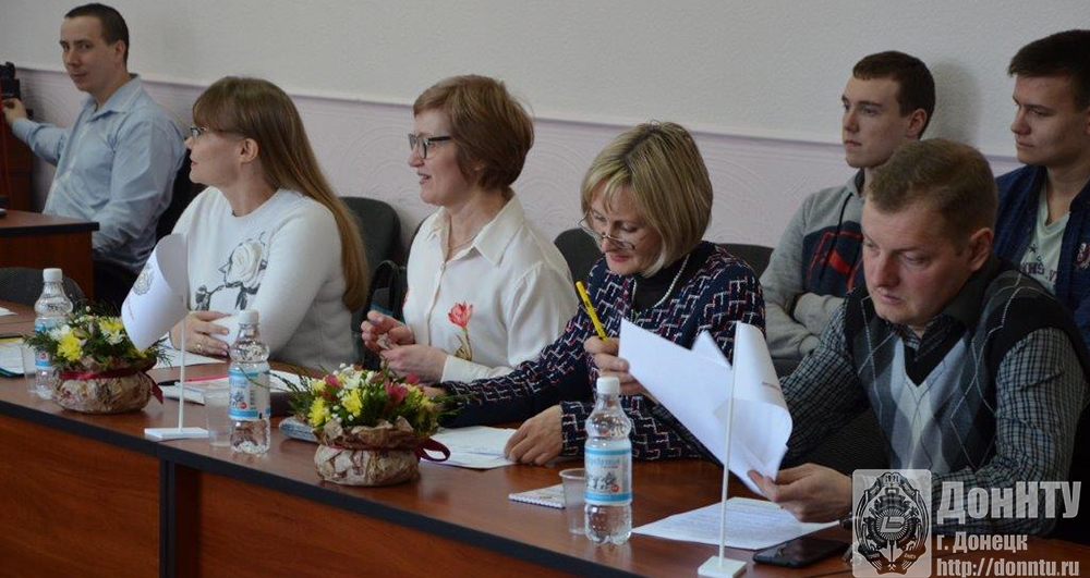 Члены жюри (слева направо Т. Н. Никульшина,И. А. Герасименко.Л. Б. Кузнецова. Ю. Юрченко)