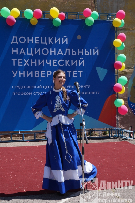 Поет А. Трегубенко