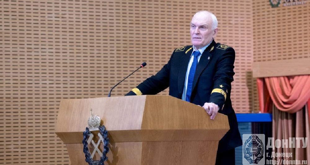 Выступает В. С. Литвиненко