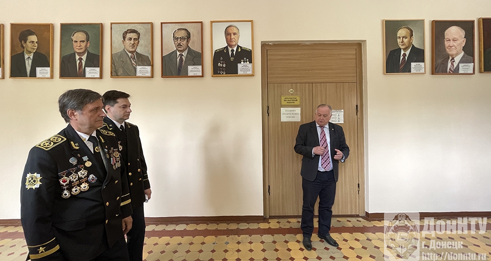 Открытие портрета Ю. Ф. Булгакова в галерее выдающихся учёных ДонНТУ