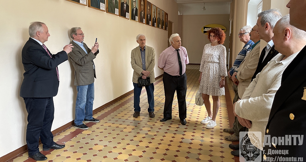Открытие портрета Ю. Ф. Булгакова в галерее выдающихся учёных ДонНТУ