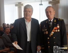 Знаком отличия «Шахтерская слава» III степени награжден А. Я. Грудачев 