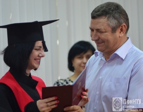Церемония вручения дипломов выпускникам