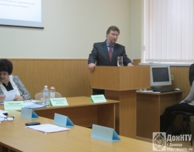 Выступает директор ЦИКТ С. В. Иваница 
