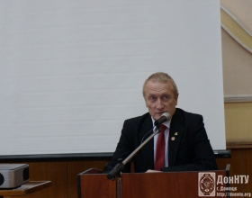 Выступает ректор ДонНТУ К. Н.Маренич